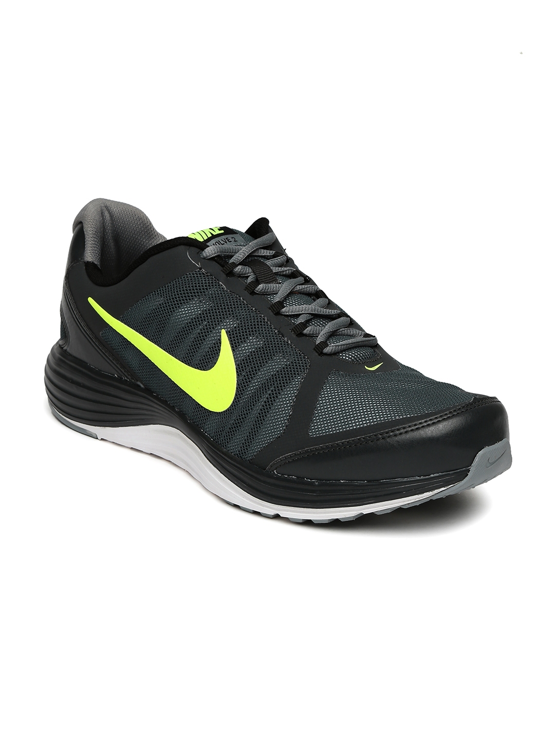 nike men's sports shoes myntra