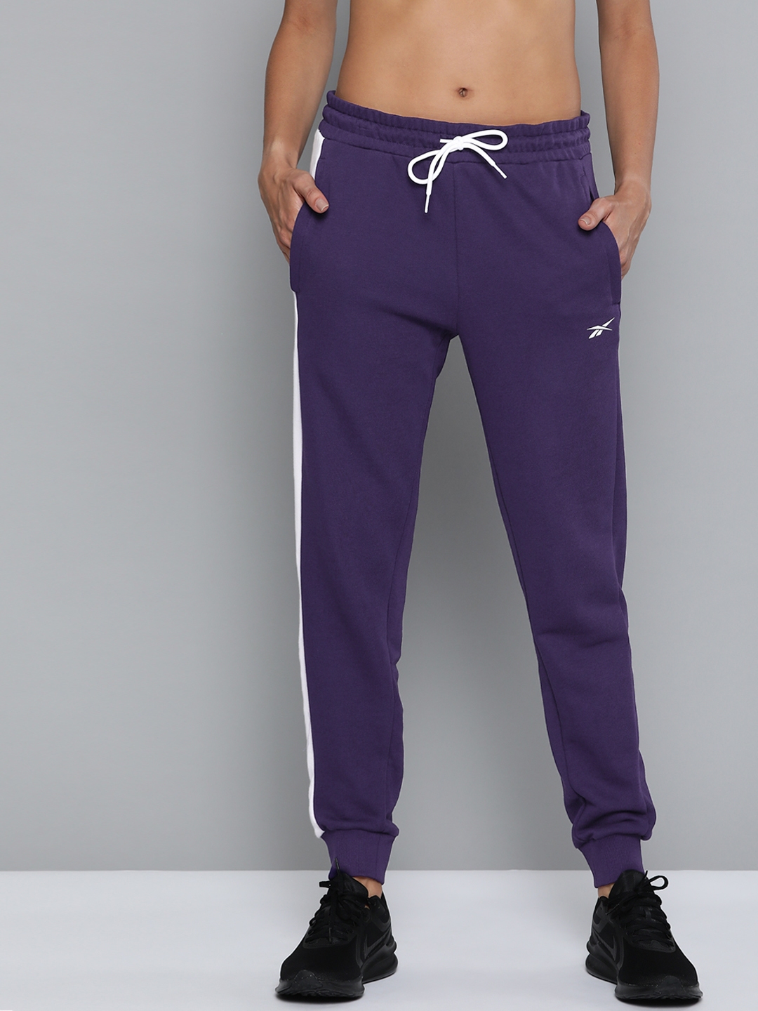 reebok training essentials linear logo joggers
