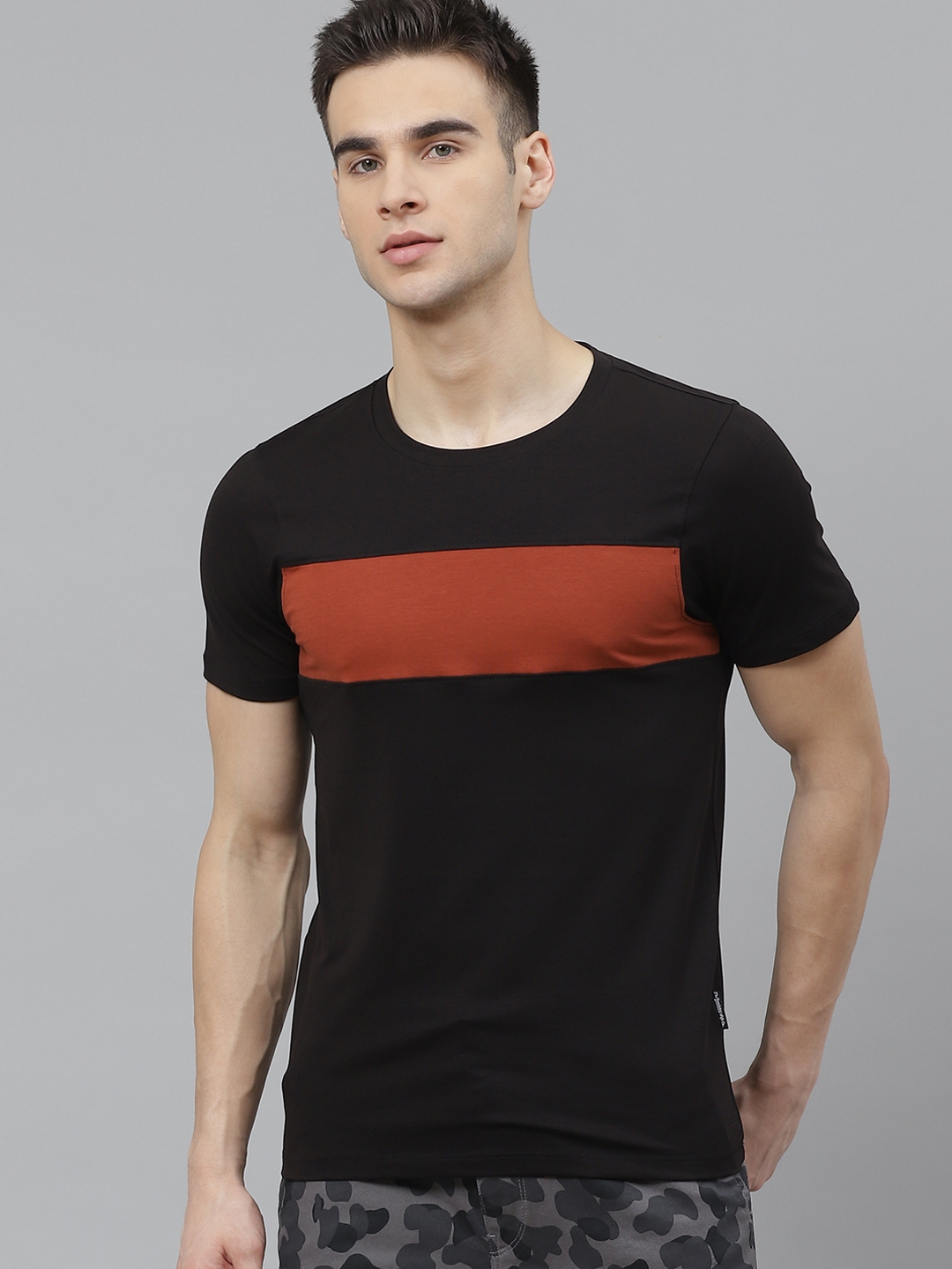 Buy The Roadster Lifestyle Co Men Black Colourblocked Round Neck T Shirt Tshirts For Men