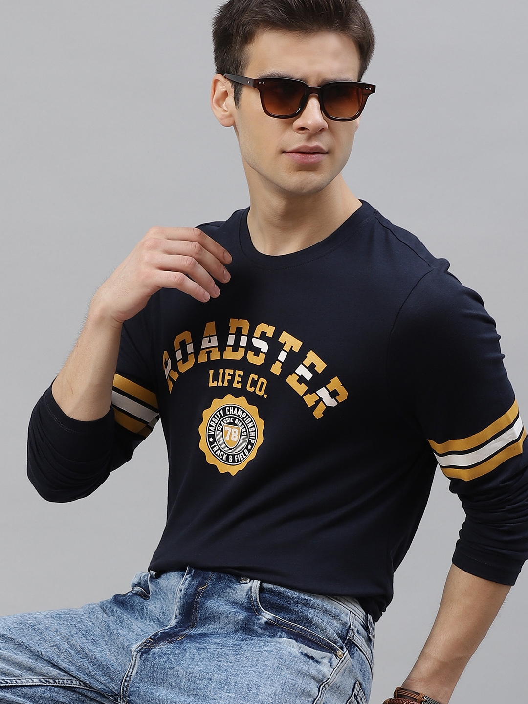 Buy The Roadster Lifestyle Co Men Navy Pure Cotton Printed Round Neck ...