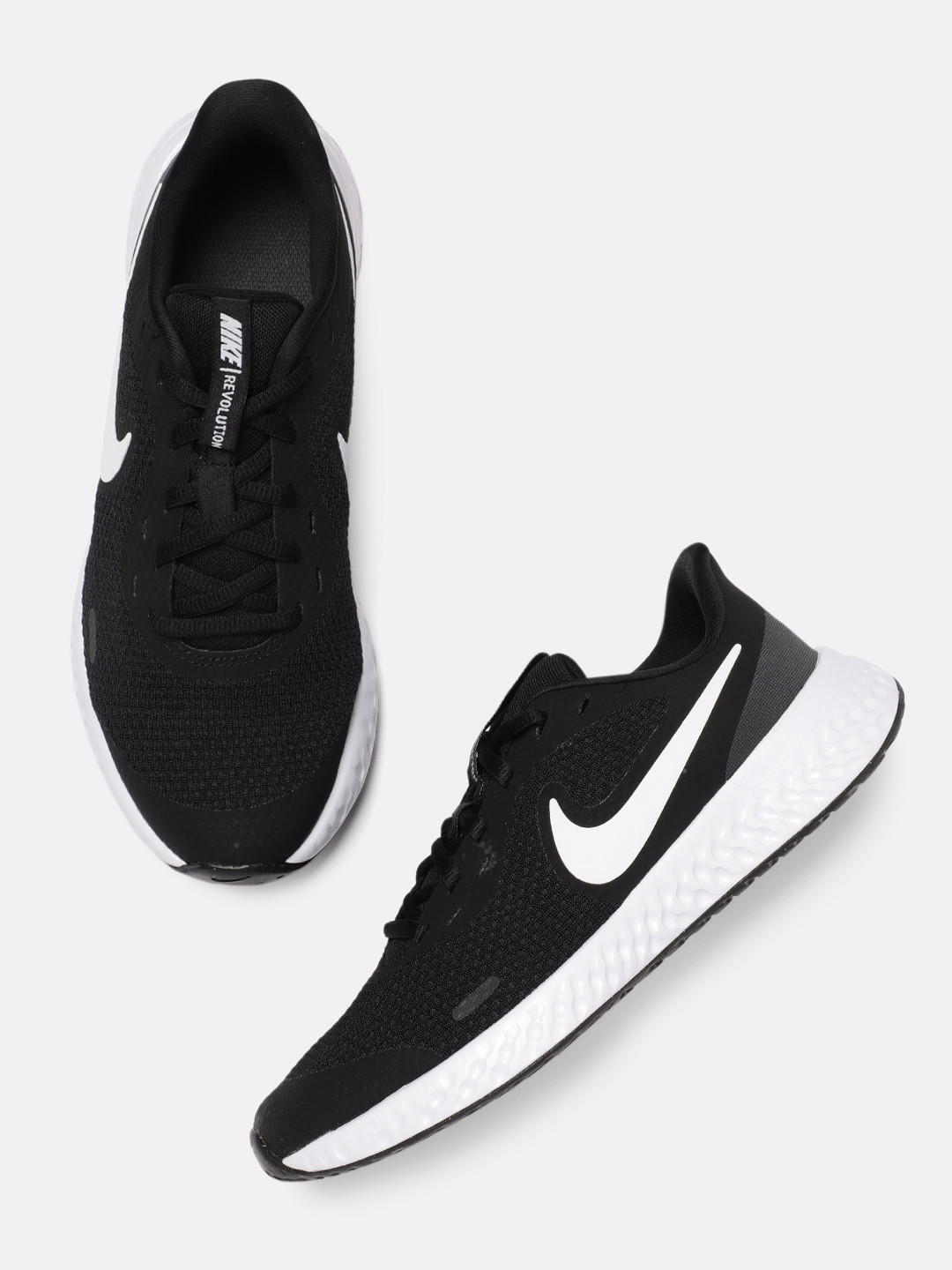 black nike youth shoes