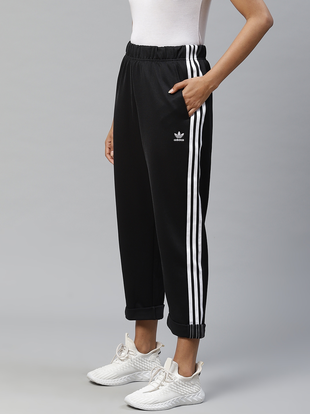 bf adicolor primeblue relaxed pants