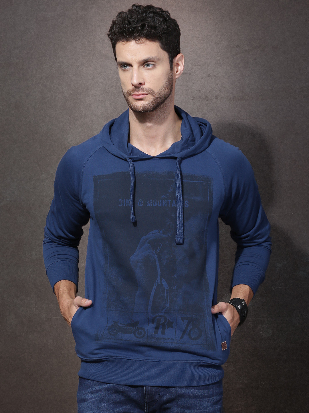 roadster men blue printed hooded sweatshirt