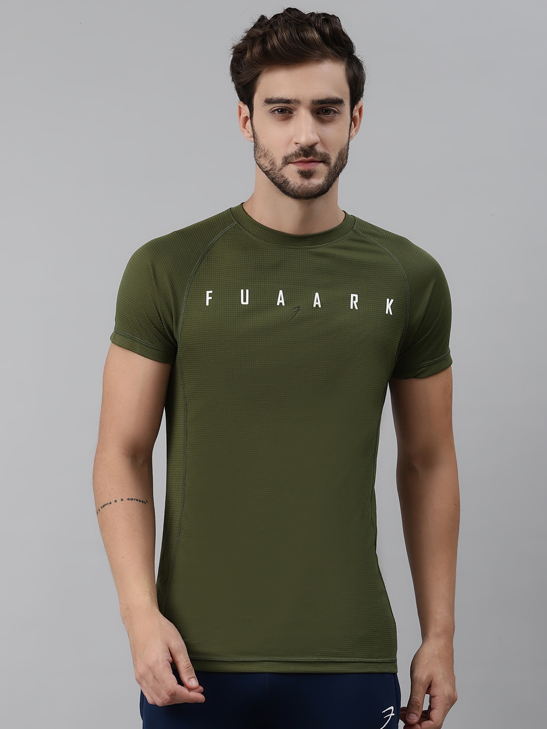 Buy FUAARK Men Olive Green & White Brand Logo Print Slim Fit Round Neck ...