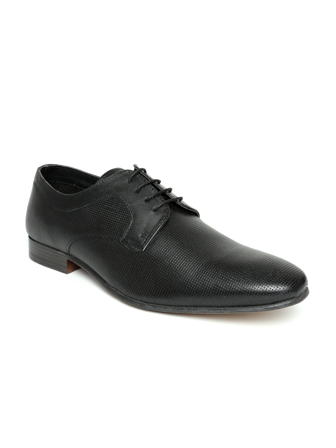 Buy Red Tape Men Black Textured Leather Formal Shoes - Formal Shoes for ...