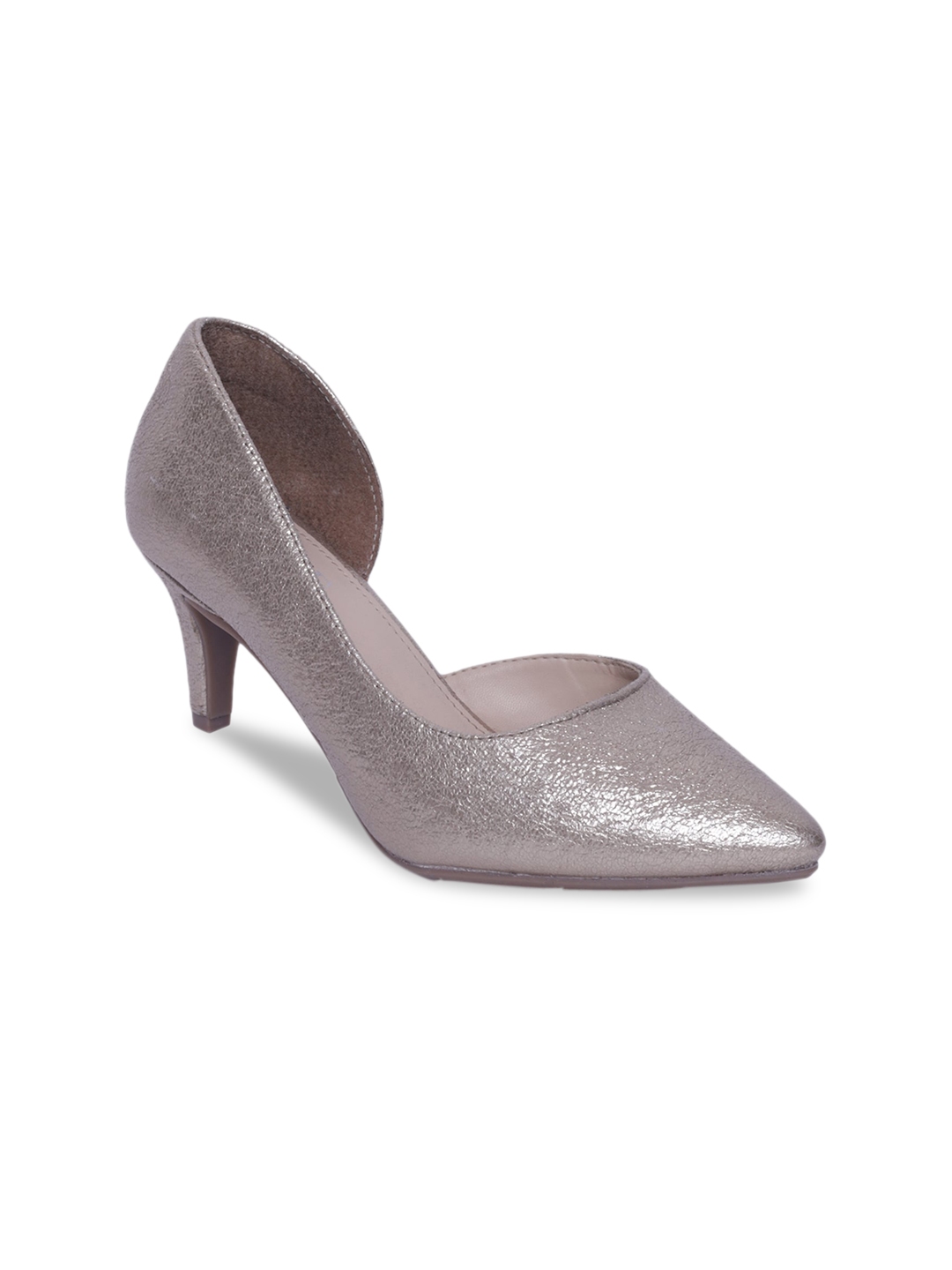 mode by red tape pumps