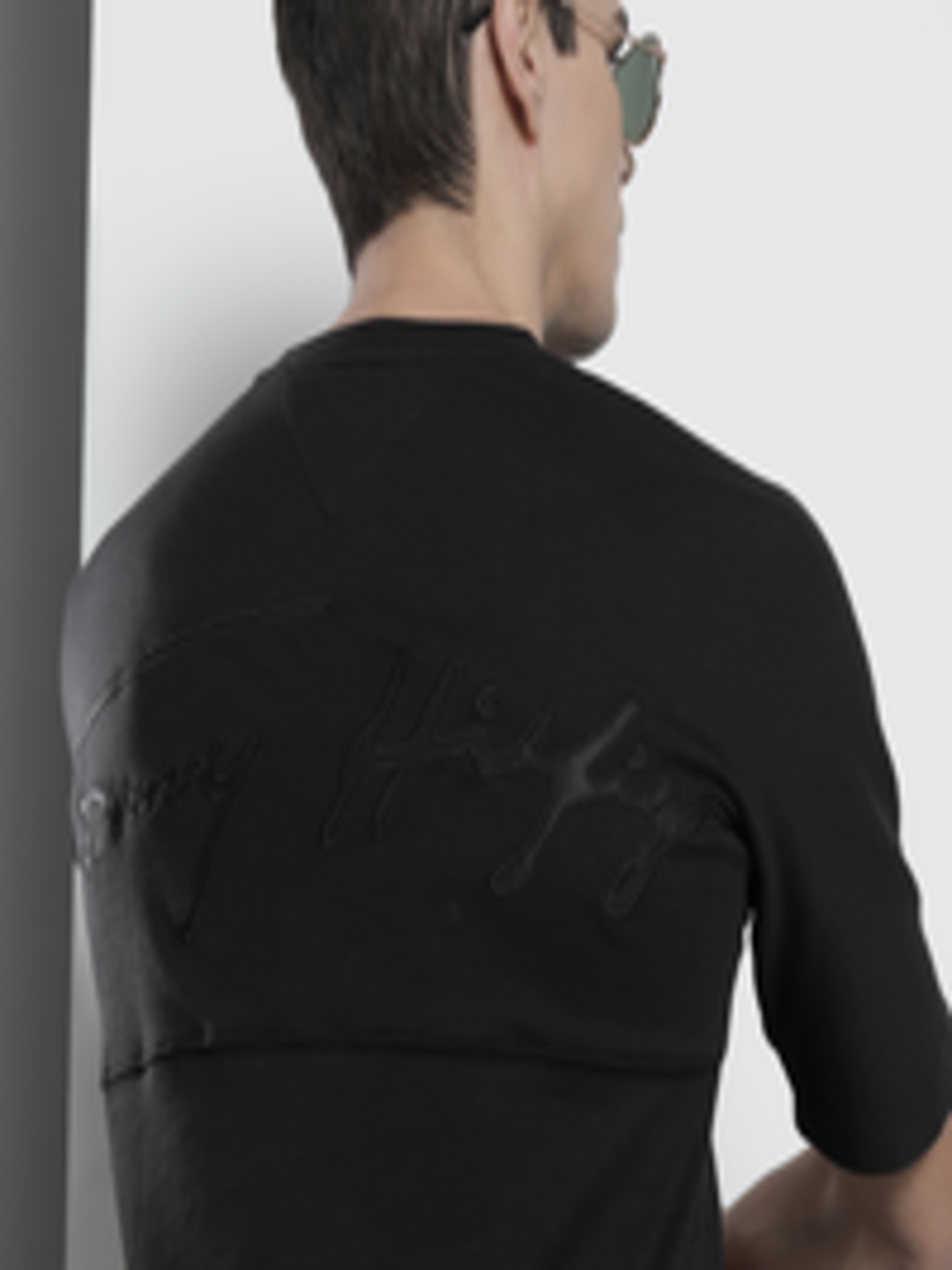Buy Tommy Hilfiger Men Black Back Embroidered Drop Shoulder Sleeves T ...