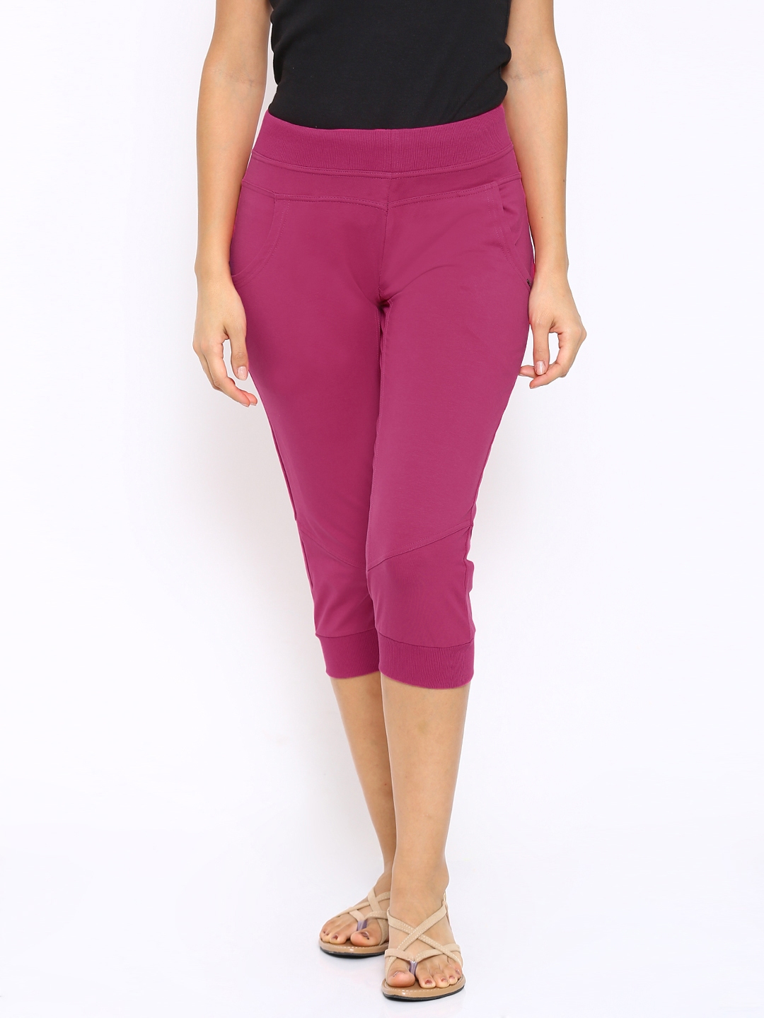 women's active capris with pockets