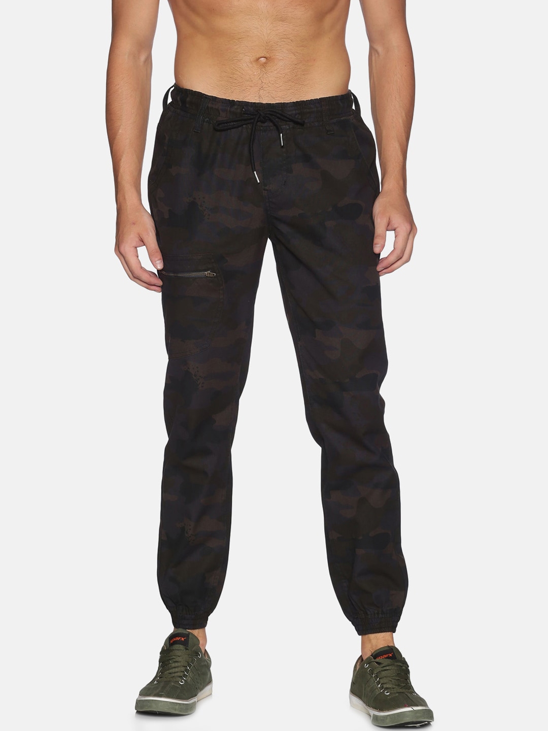 pants with many pockets