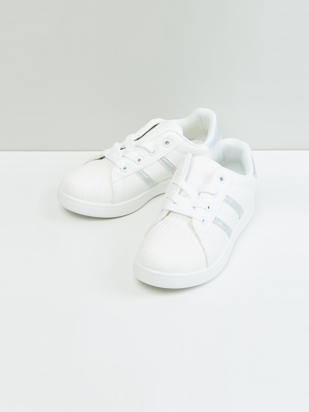 max white sneakers