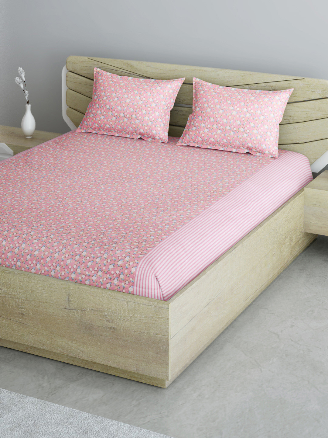 Buy Aura Pink & White Pure Cotton Floral 120 GSM Queen Bedsheet With 2 Pillow Covers Bedsheets