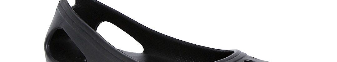 Buy Crocs Women Black Solid Ballerinas - Flats for Women 1517461 | Myntra