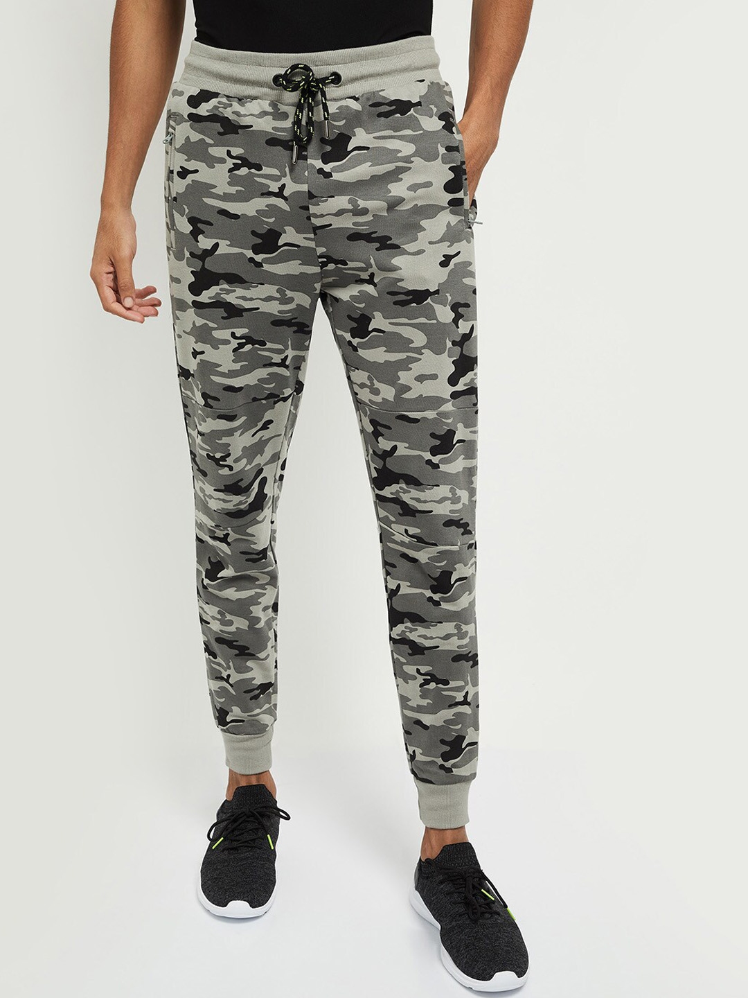 track pants in max