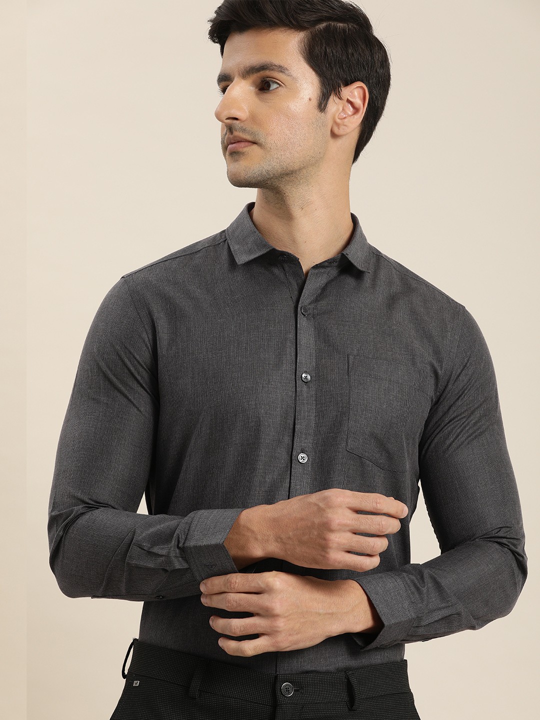 Buy INVICTUS Men Charcoal Grey Slim Fit Solid Formal Shirt - Shirts for ...