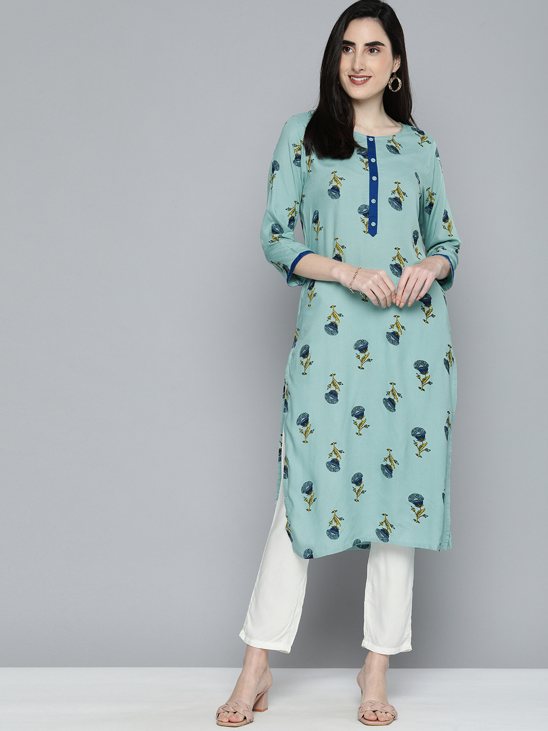 Women Floral Printed Regular Kurta with Trousers