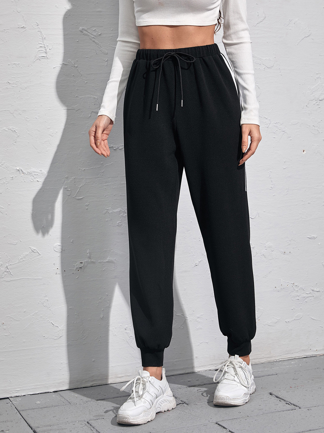 Buy URBANIC Women Black Solid Joggers - Track Pants for Women 15520808 | Myntra