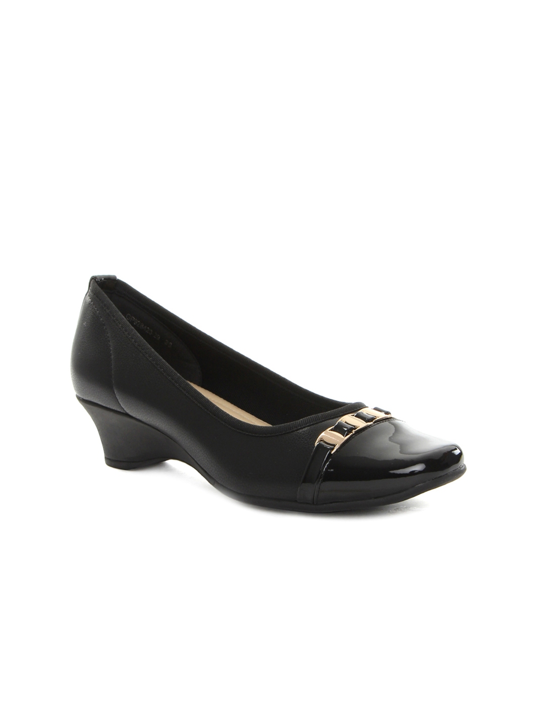 black pumps myntra