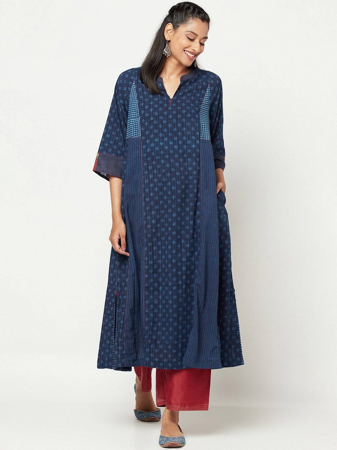 Women Navy Blue Geometric Print Kurta With Comfort Pant