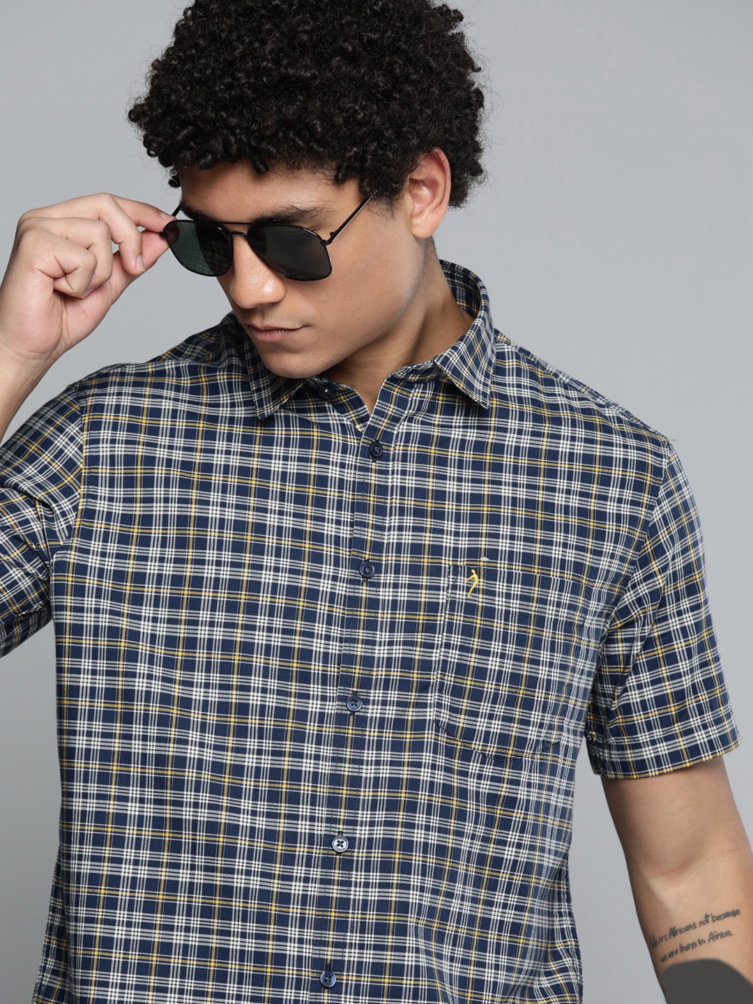 buy-indian-terrain-men-navy-blue-pure-cotton-slim-fit-tartan-checked