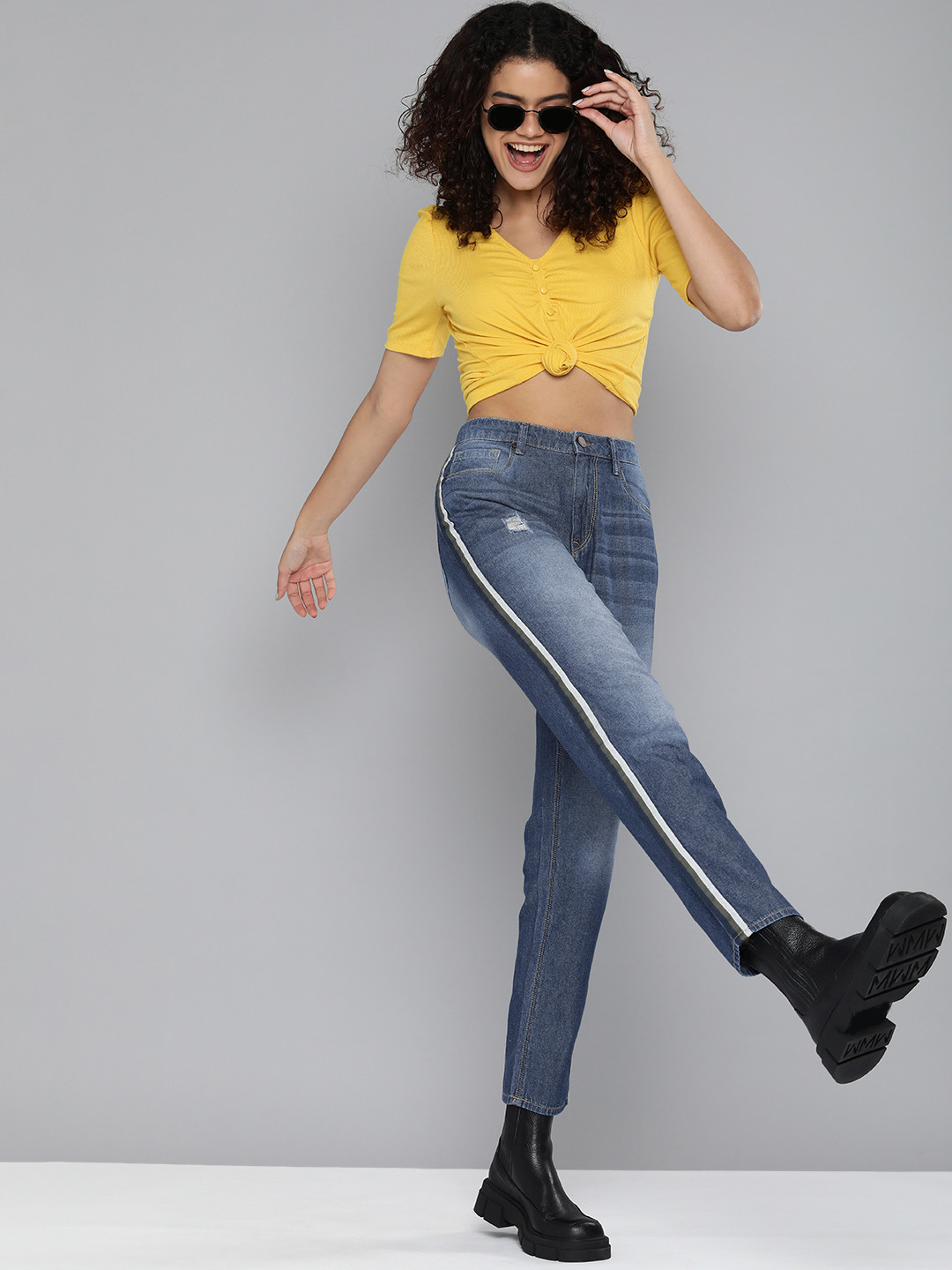 Women's Blue Relaxed Fit High-Rise Light Fade Stretchable Jeans
