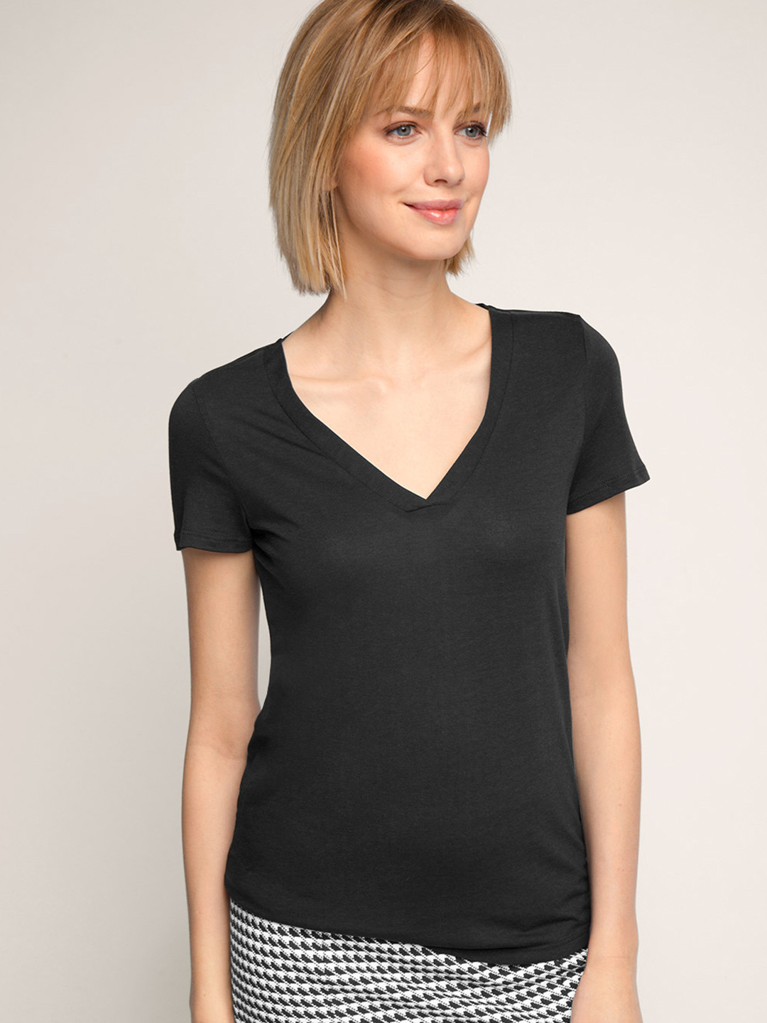 Buy ESPRIT Women Black Solid V Neck Longline T Shirt Tshirts for Women 1633331 Myntra