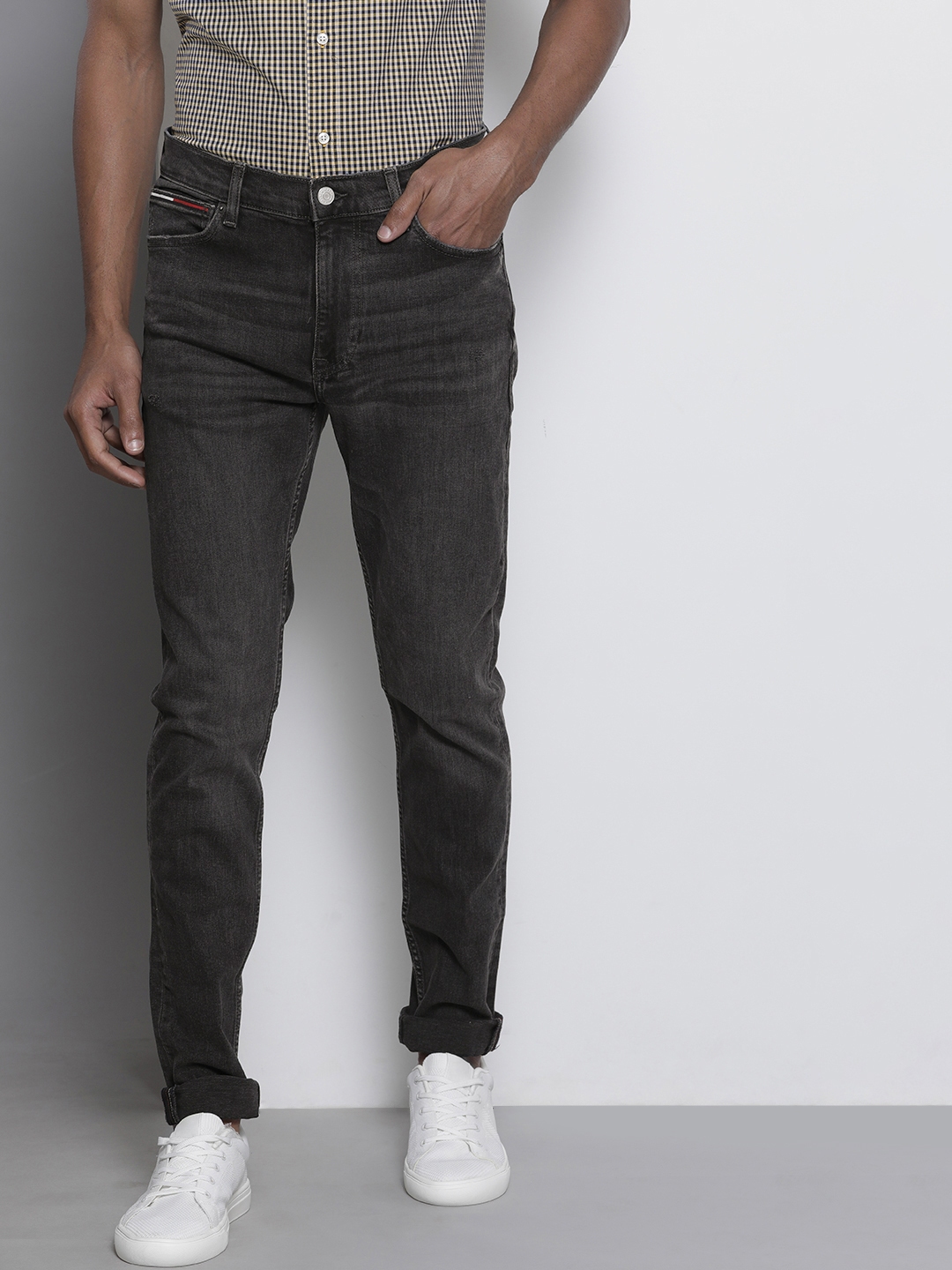 Buy Tommy Hilfiger Men Black Simon Skinny Fit Mid Rise Light Fade ...