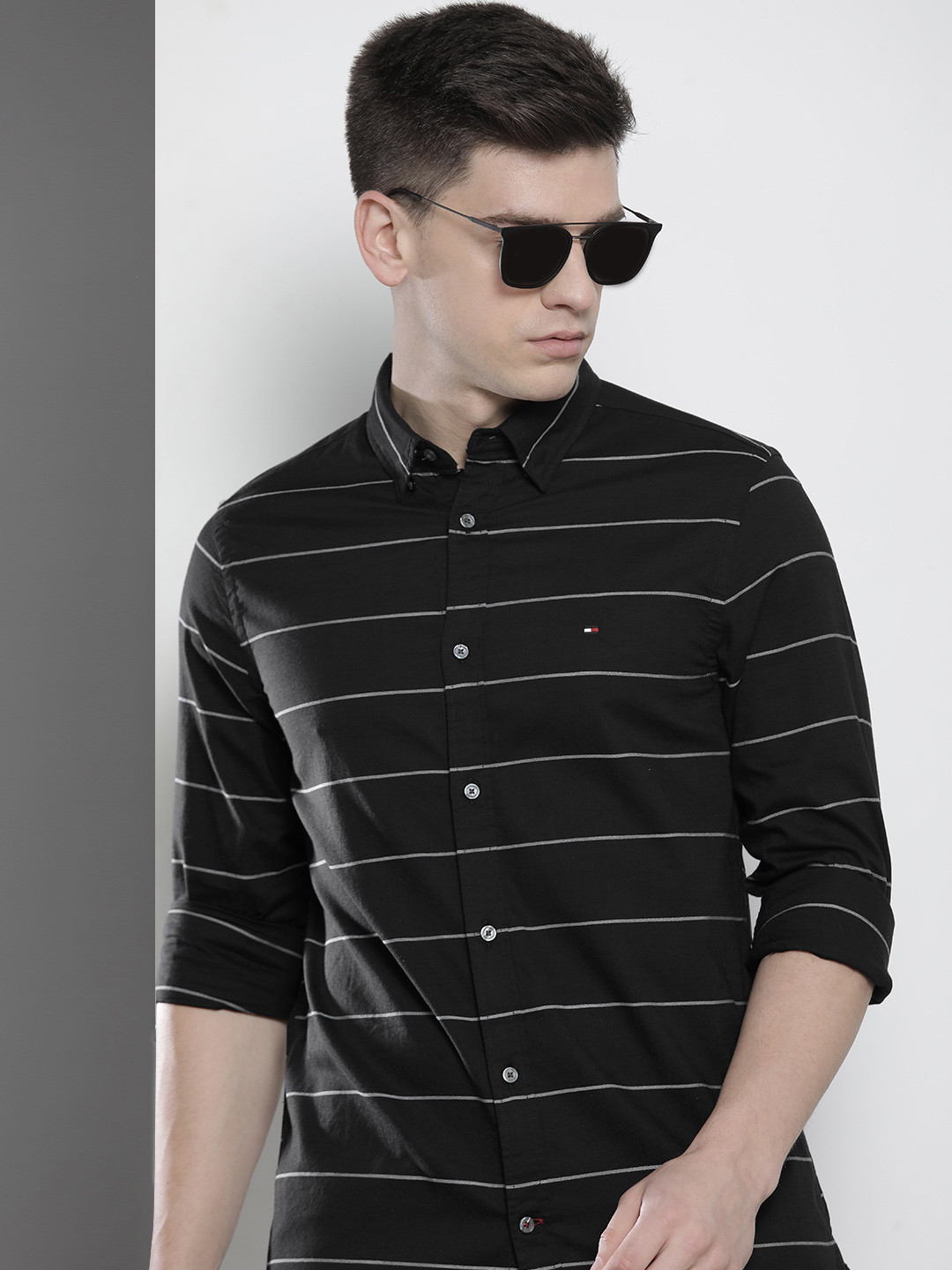 Buy Tommy Hilfiger Men Black & White Slim Fit Horizontal Striped Pure
