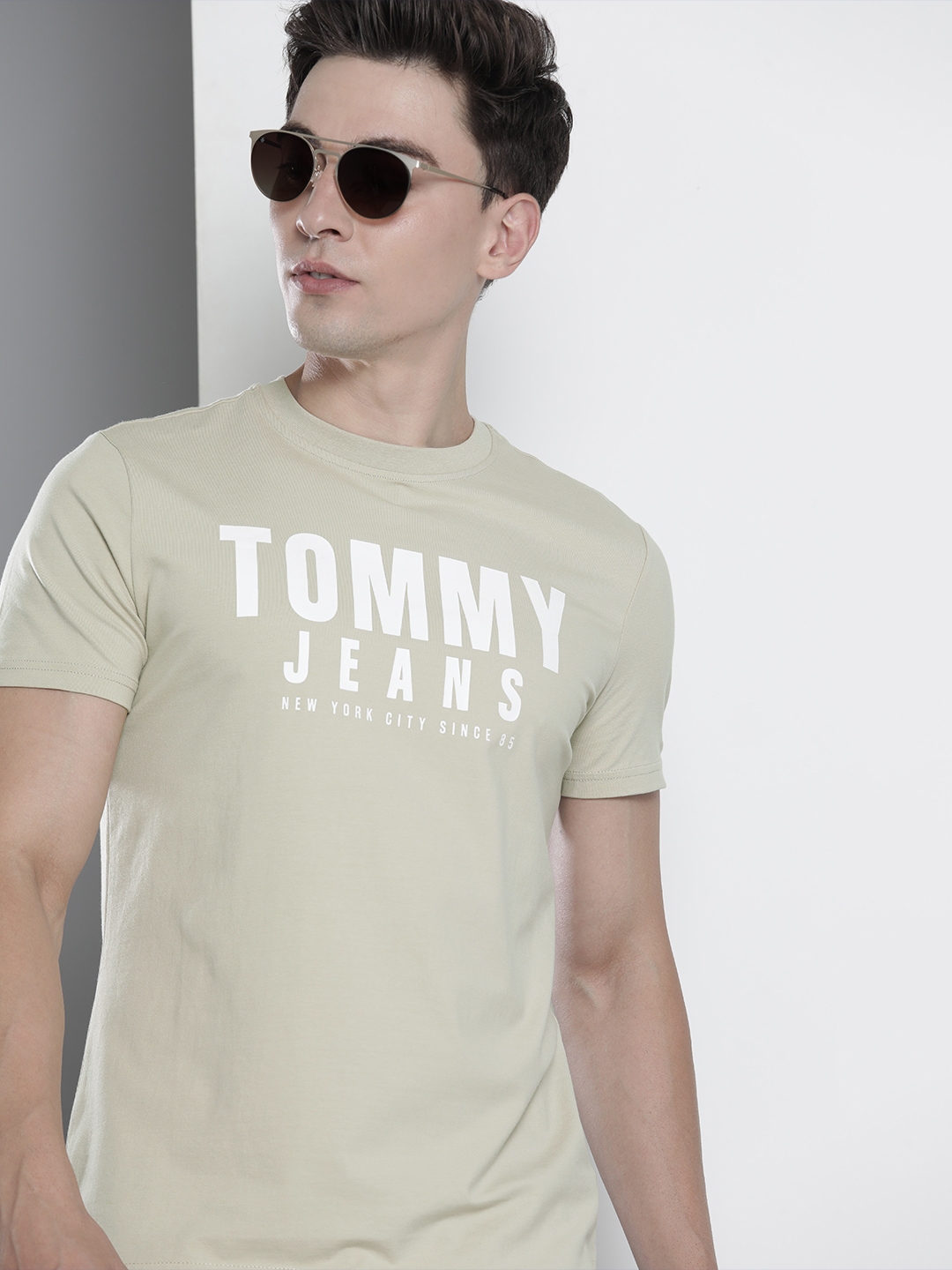 Buy Tommy Hilfiger Men Beige & White Printed Slim Fit T Shirt - Tshirts ...