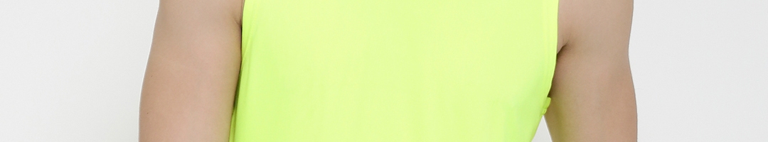 Buy Reebok Men Fluorescent Green RE SLVLS Solid Round Neck Running T ...