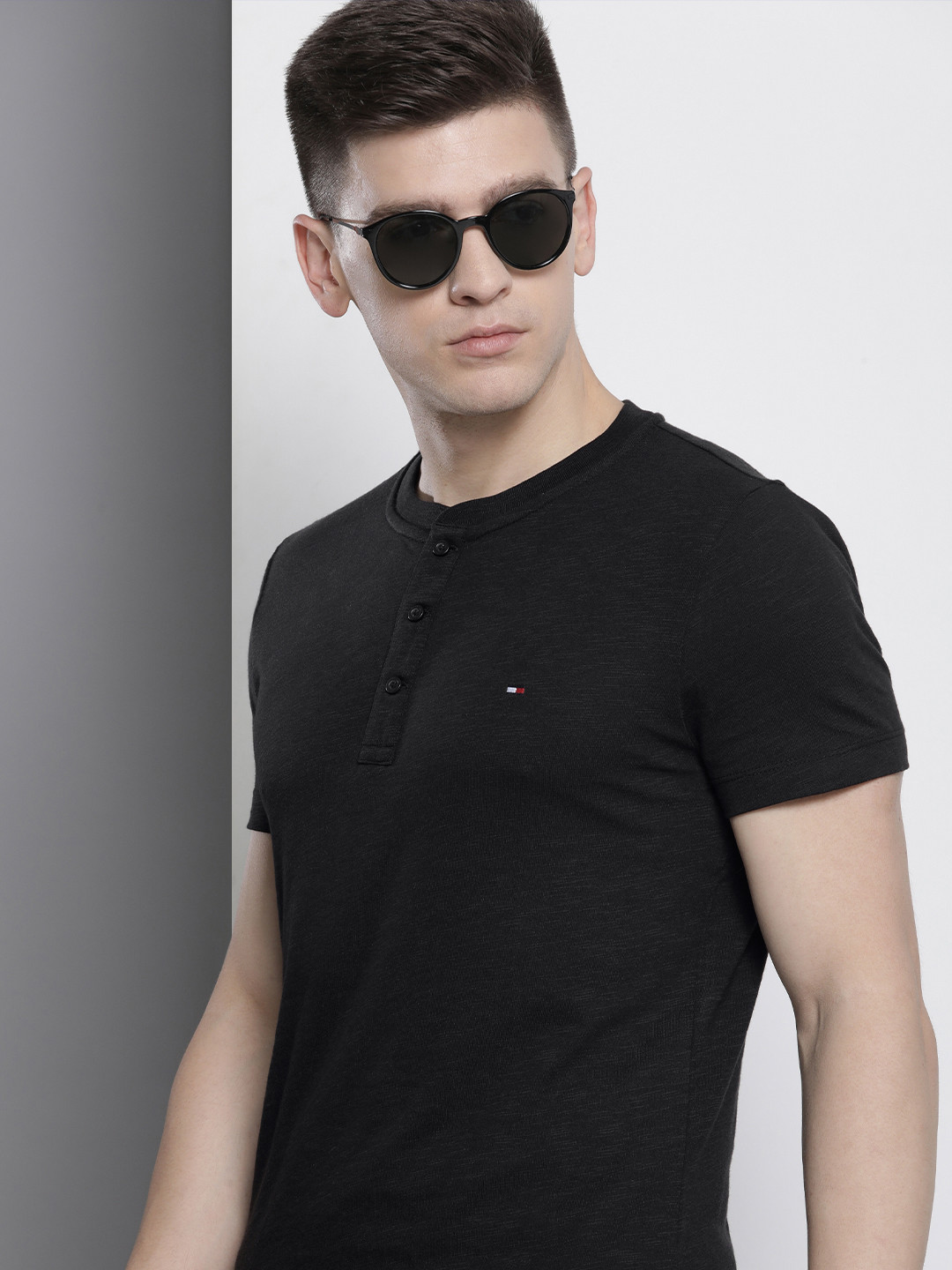 Buy Tommy Hilfiger Men Black Solid Organic Cotton Slim Fit T Shirt