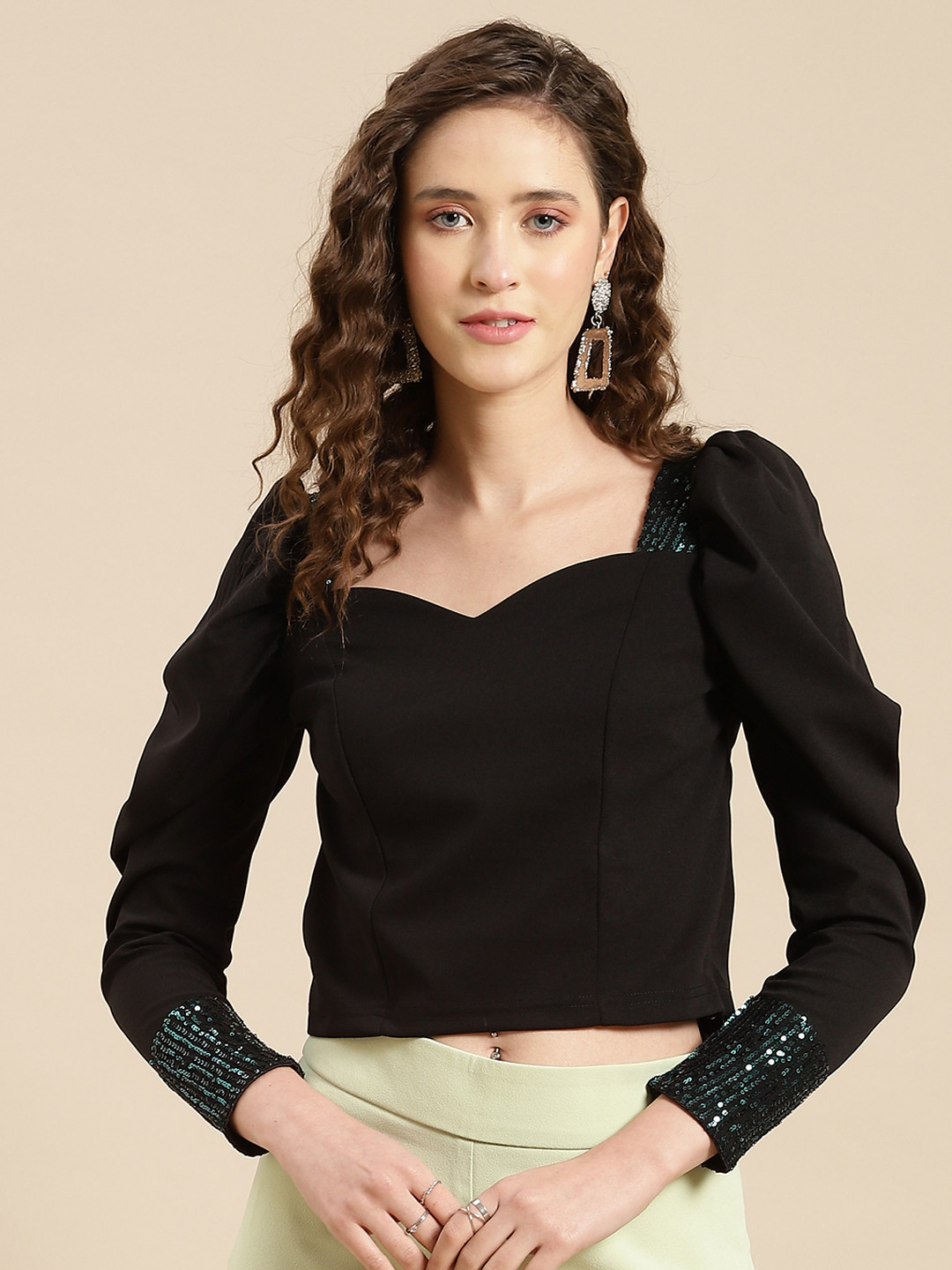 Black  Sweetheart Neck Crop Top