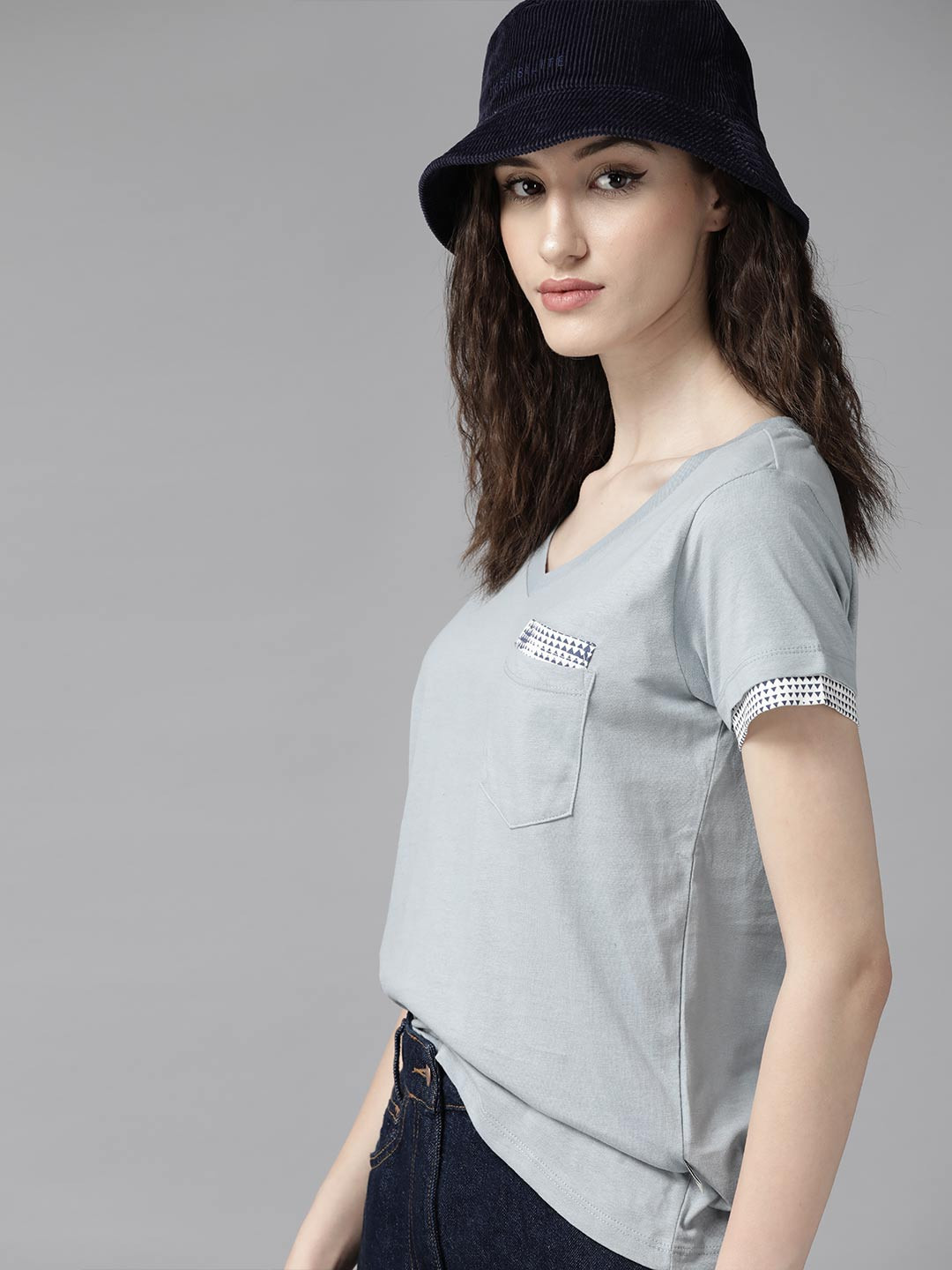 Buy The Roadster Lifestyle Co. Women Blue Solid Pure Cotton V Neck T