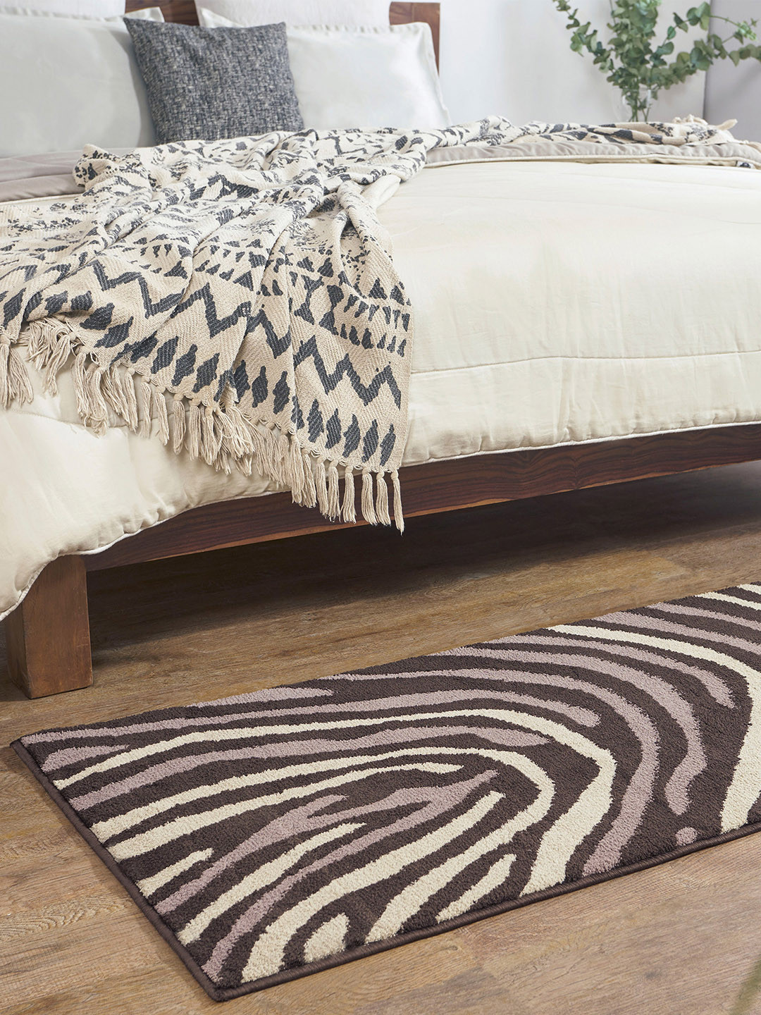 Buy MYTRIDENT Brown 3155 GSM Ultra Soft Modern Shaggy Area Rugs For