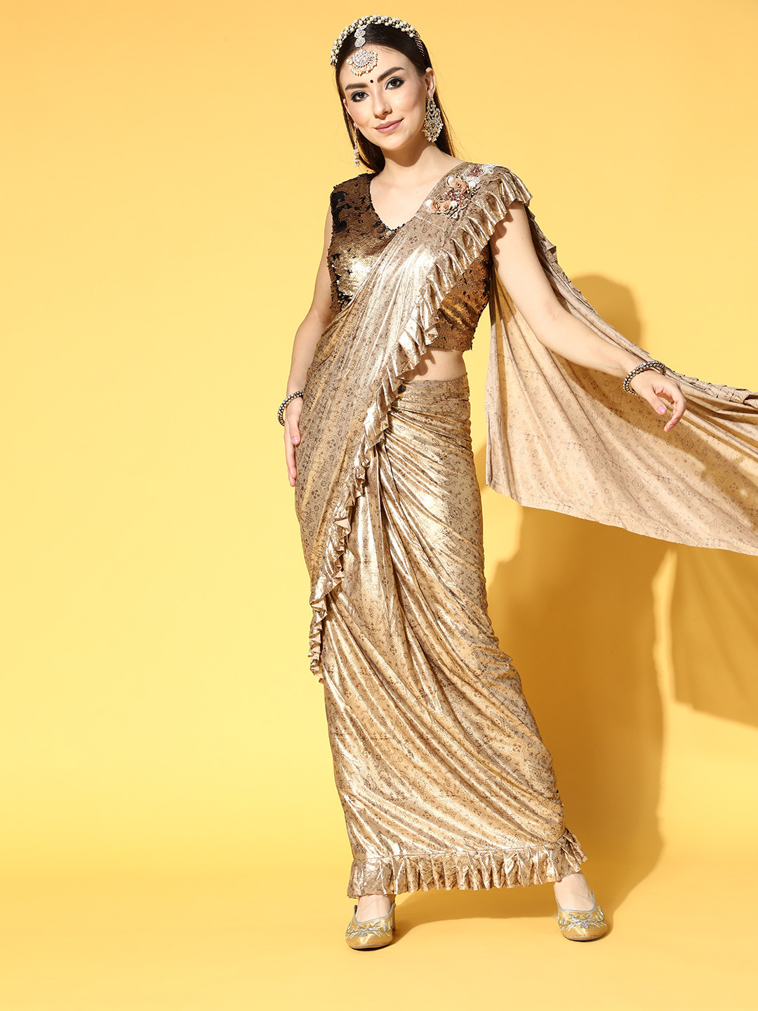 Chhabra 555 Green & Pink Zari Embellished Silk Blend Saree With Contrast Border & Pallu