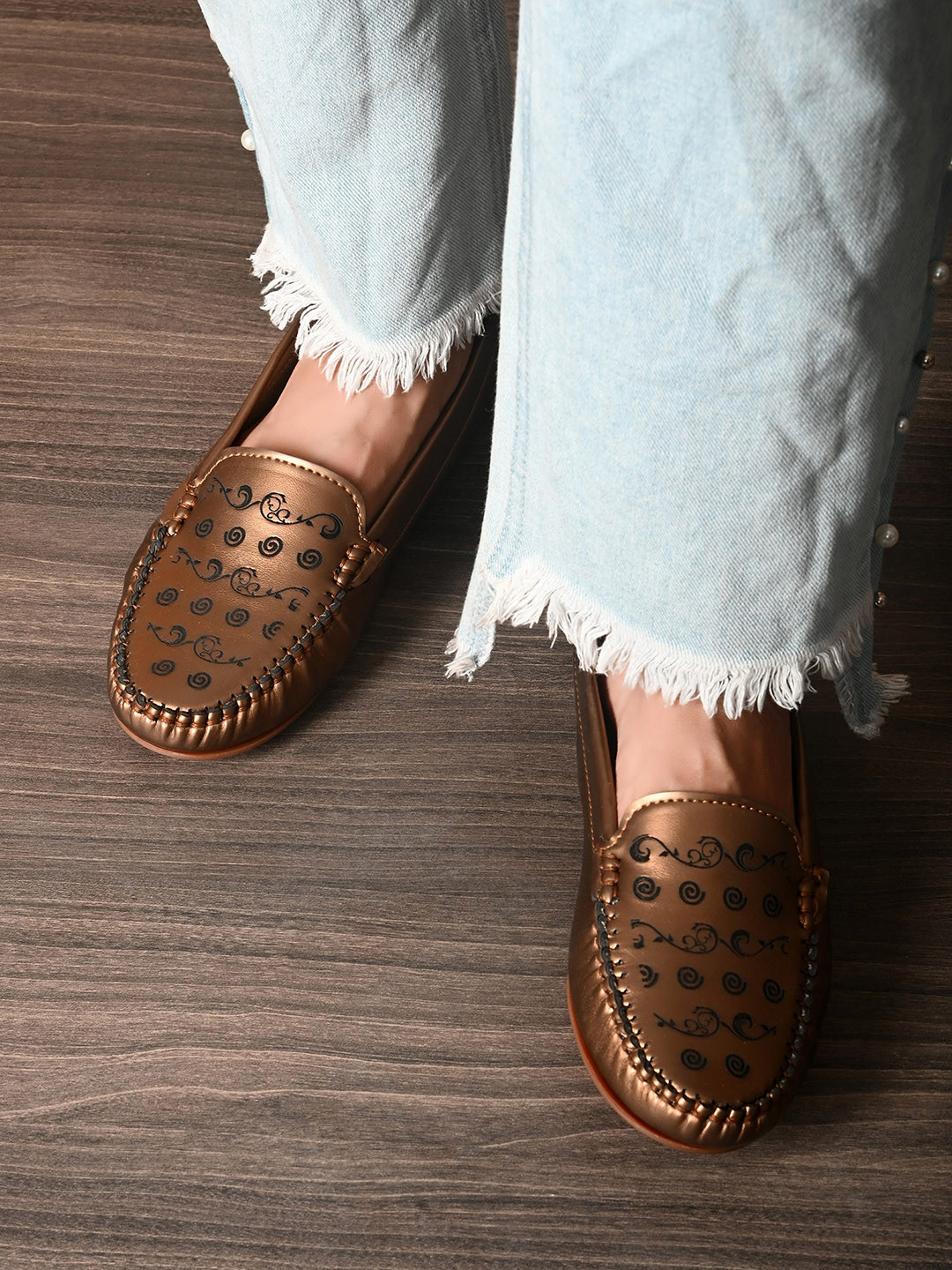 Buy El Paso Women Gold Toned & Black Printed Lightweight Loafers