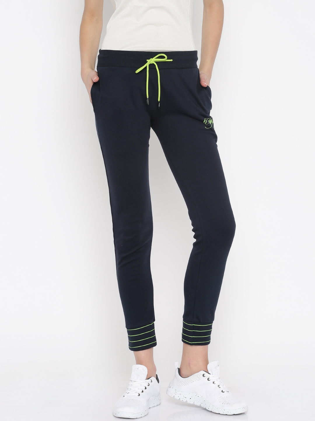 jogger pants myntra