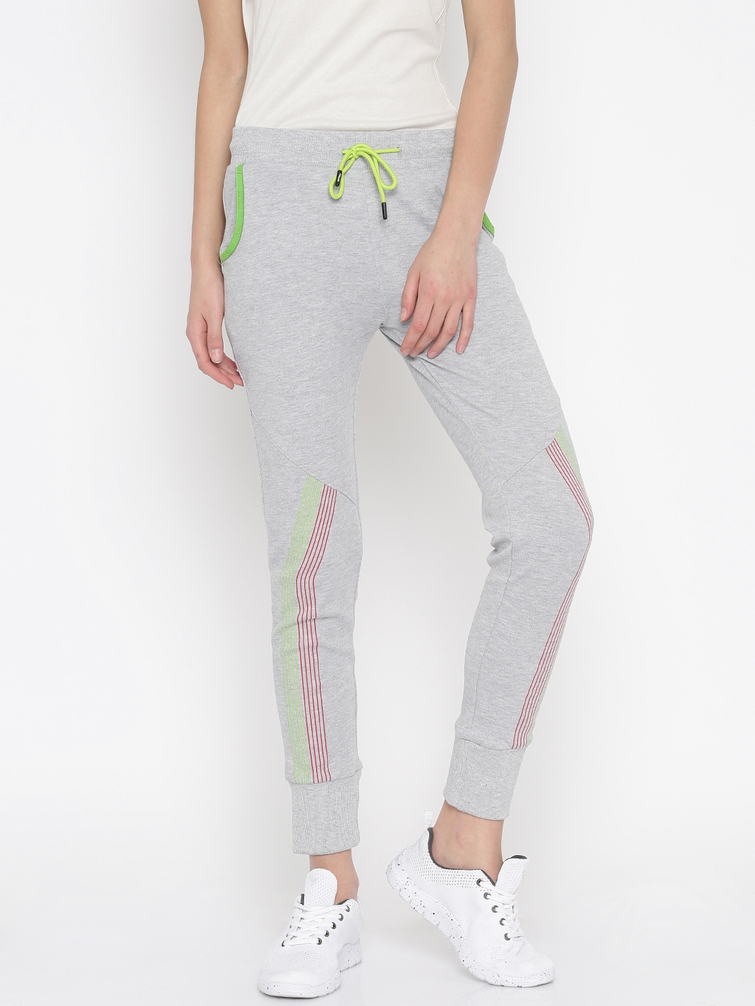 jogger pants myntra