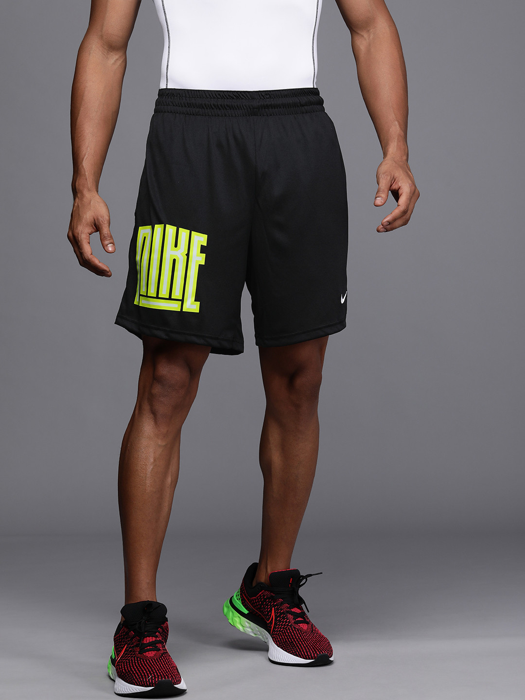 mens nike loose fit knee length shorts