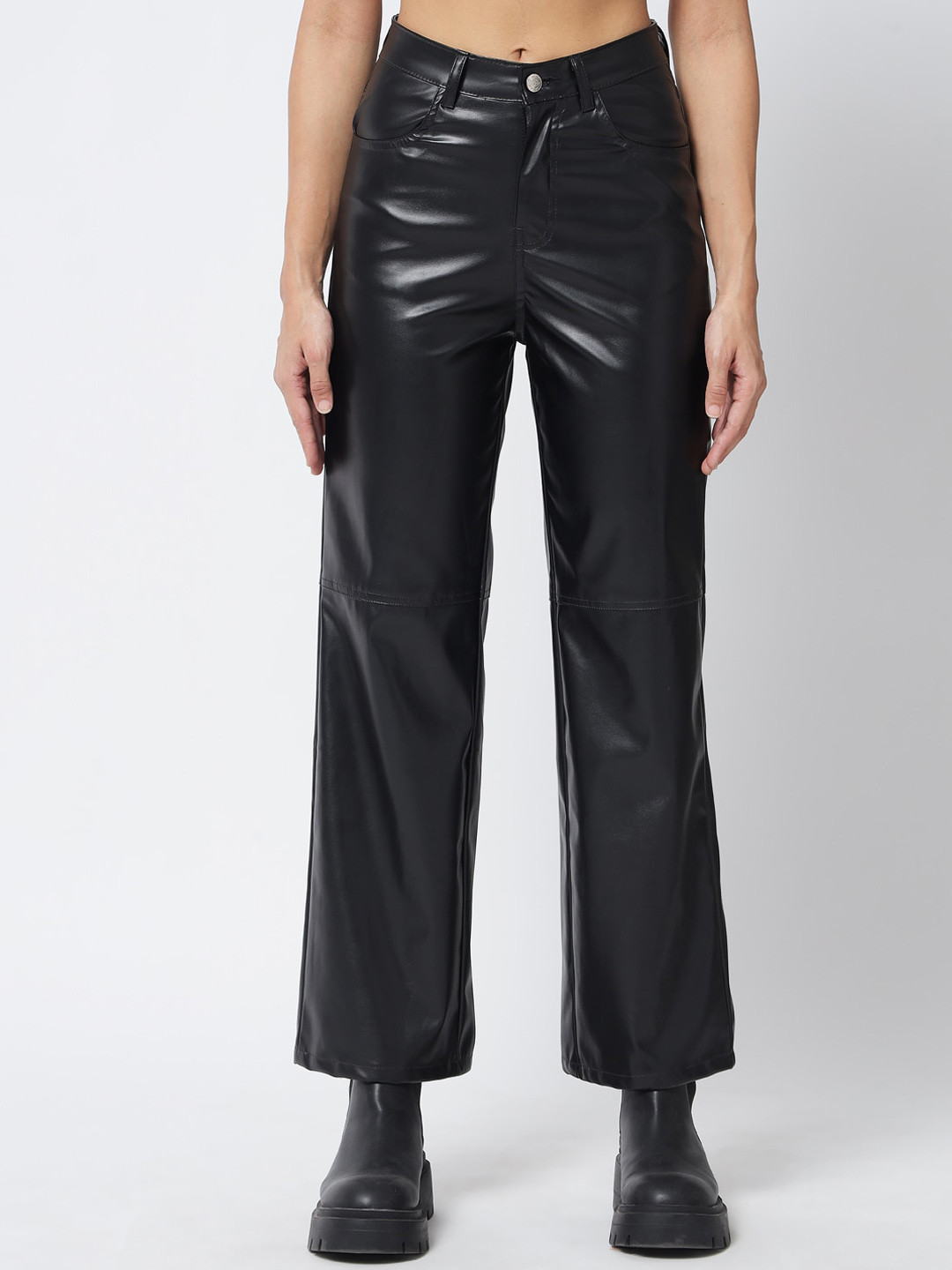 black parallel trousers