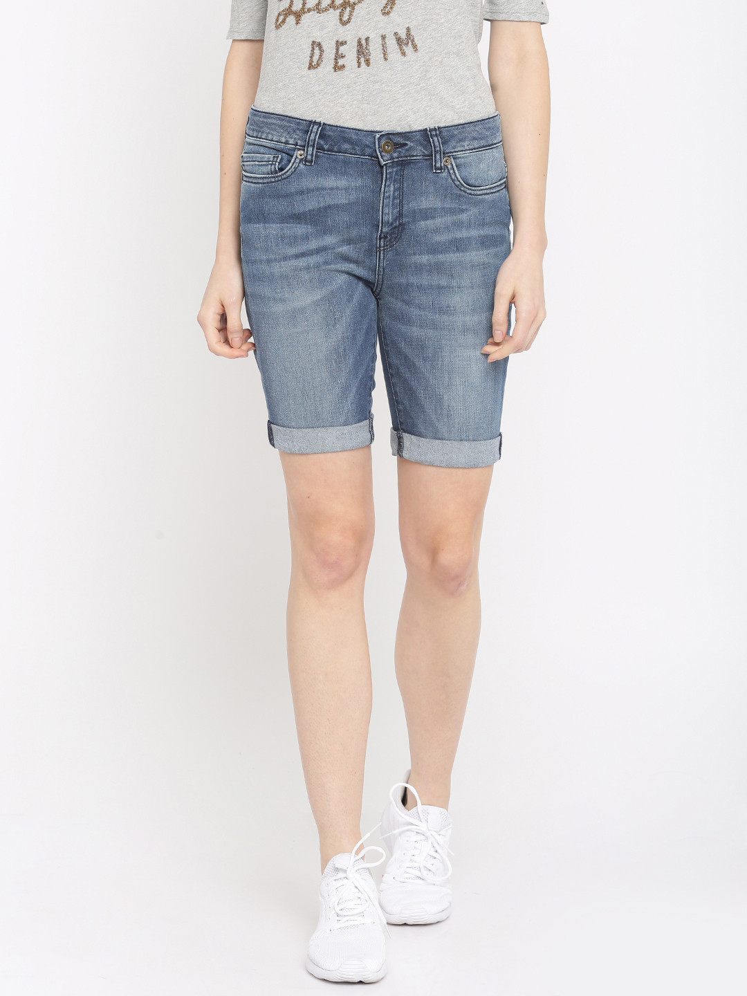 Buy Vero Moda Women Blue Faded Slim Fit Denim Shorts - Shorts for Women 1783113 | Myntra