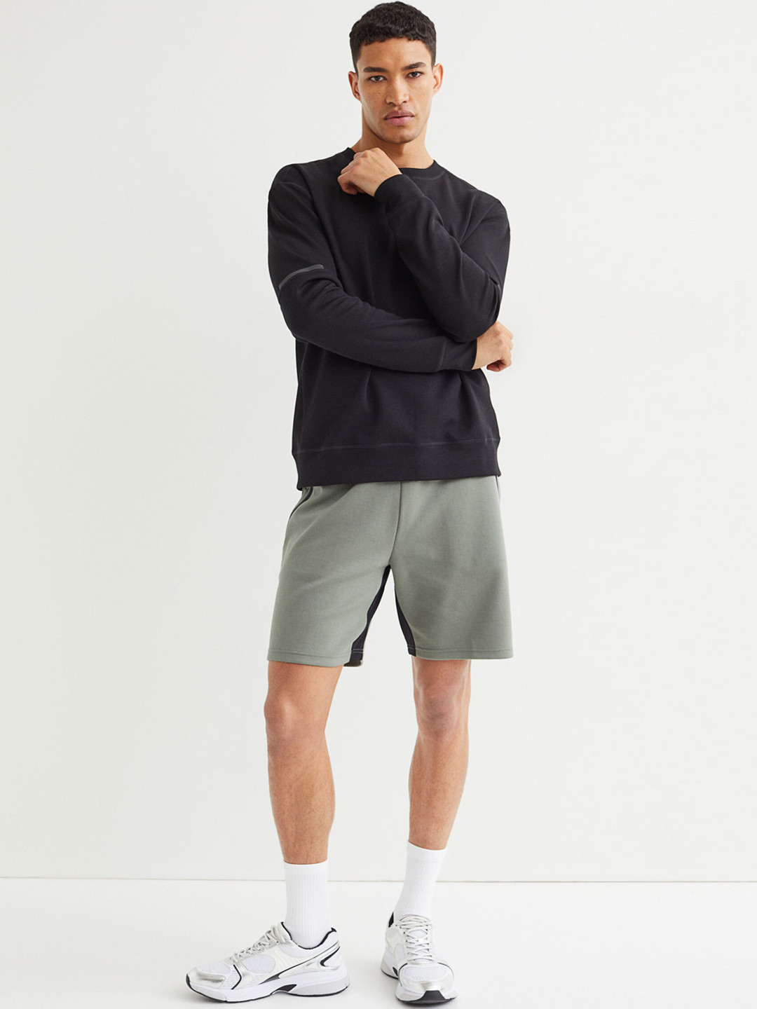 Buy H&M Men Green Regular Fit Sports Shorts Shorts for Men 17964484