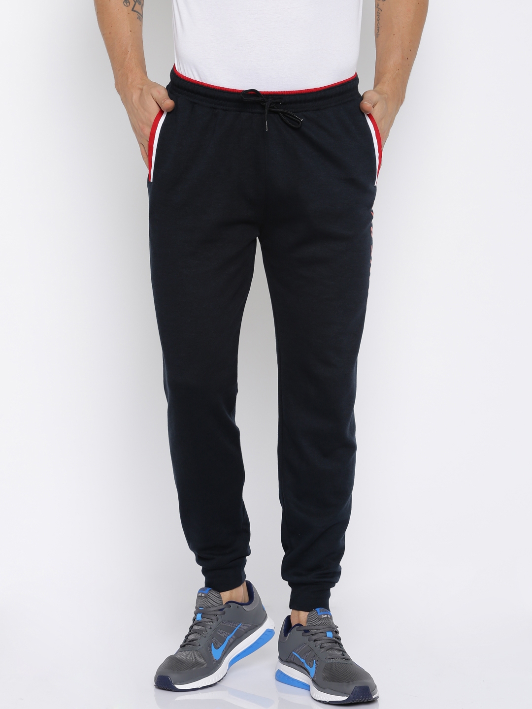 jogger pants myntra