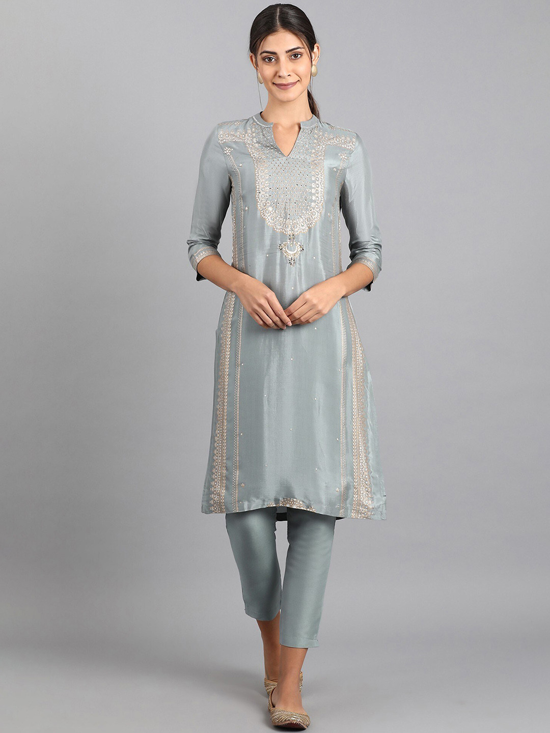 Women Blue Ethnic Motifs Printed Kurta with Trousers main image 1