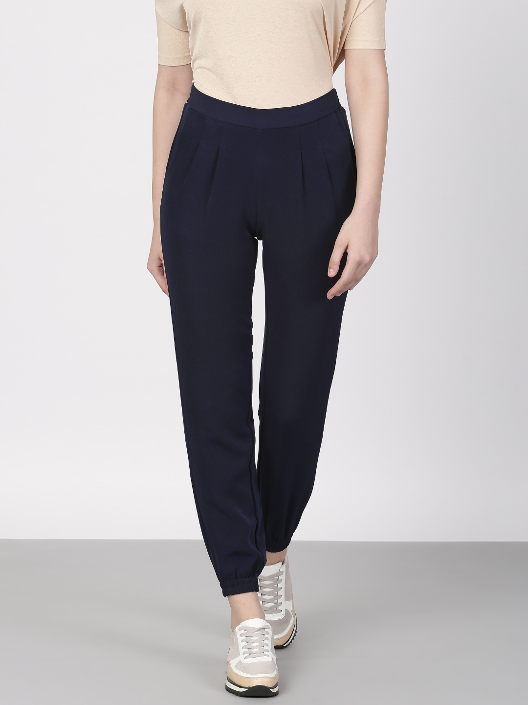 jogger pants myntra