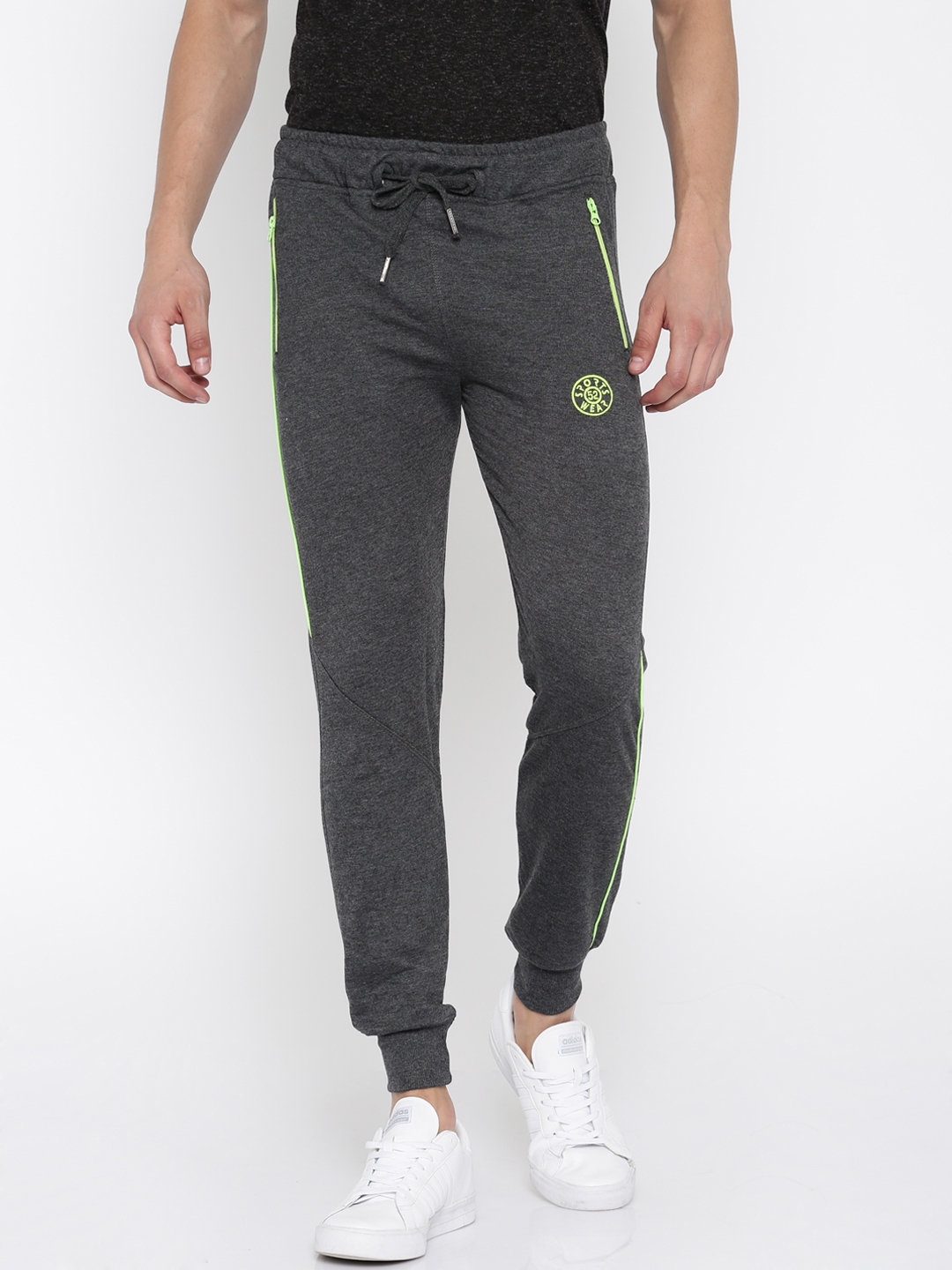 jogger pants myntra
