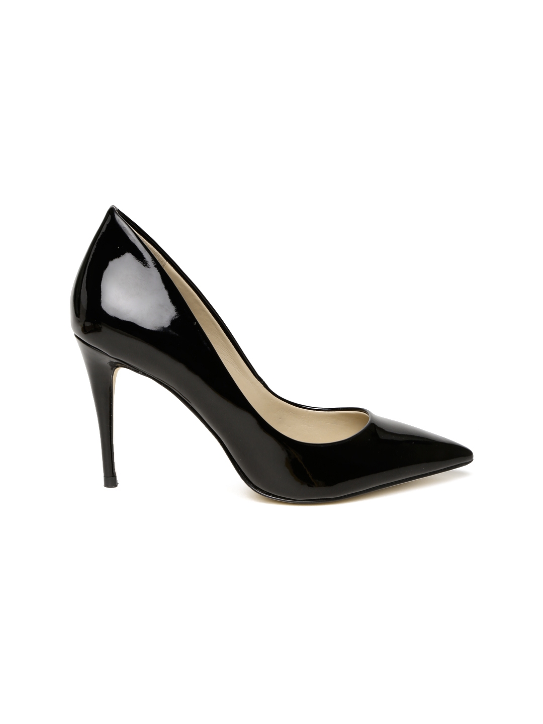 black pumps myntra