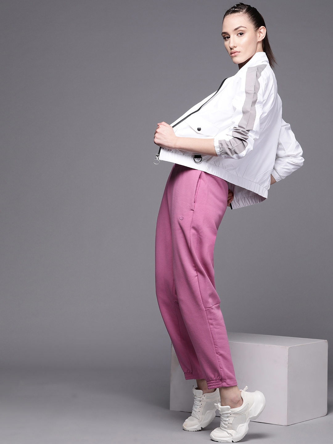 adicolor contempo relaxed joggers