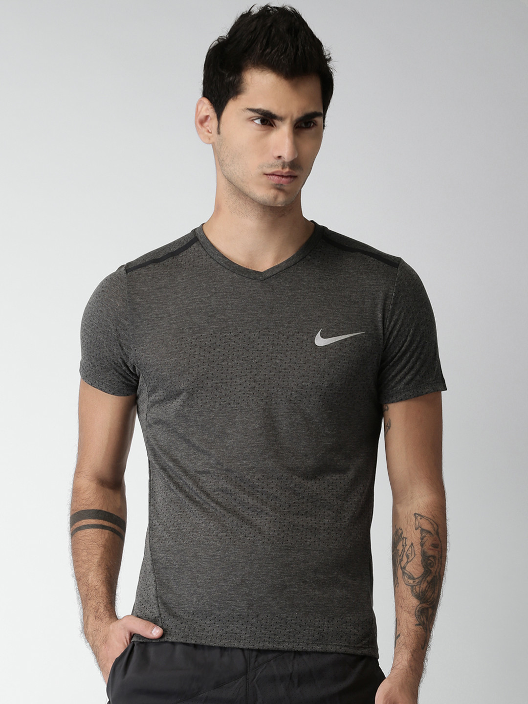 Buy Nike Men Charcoal Grey AS M NK BRTHE TAILWIND Solid V Neck T Shirt