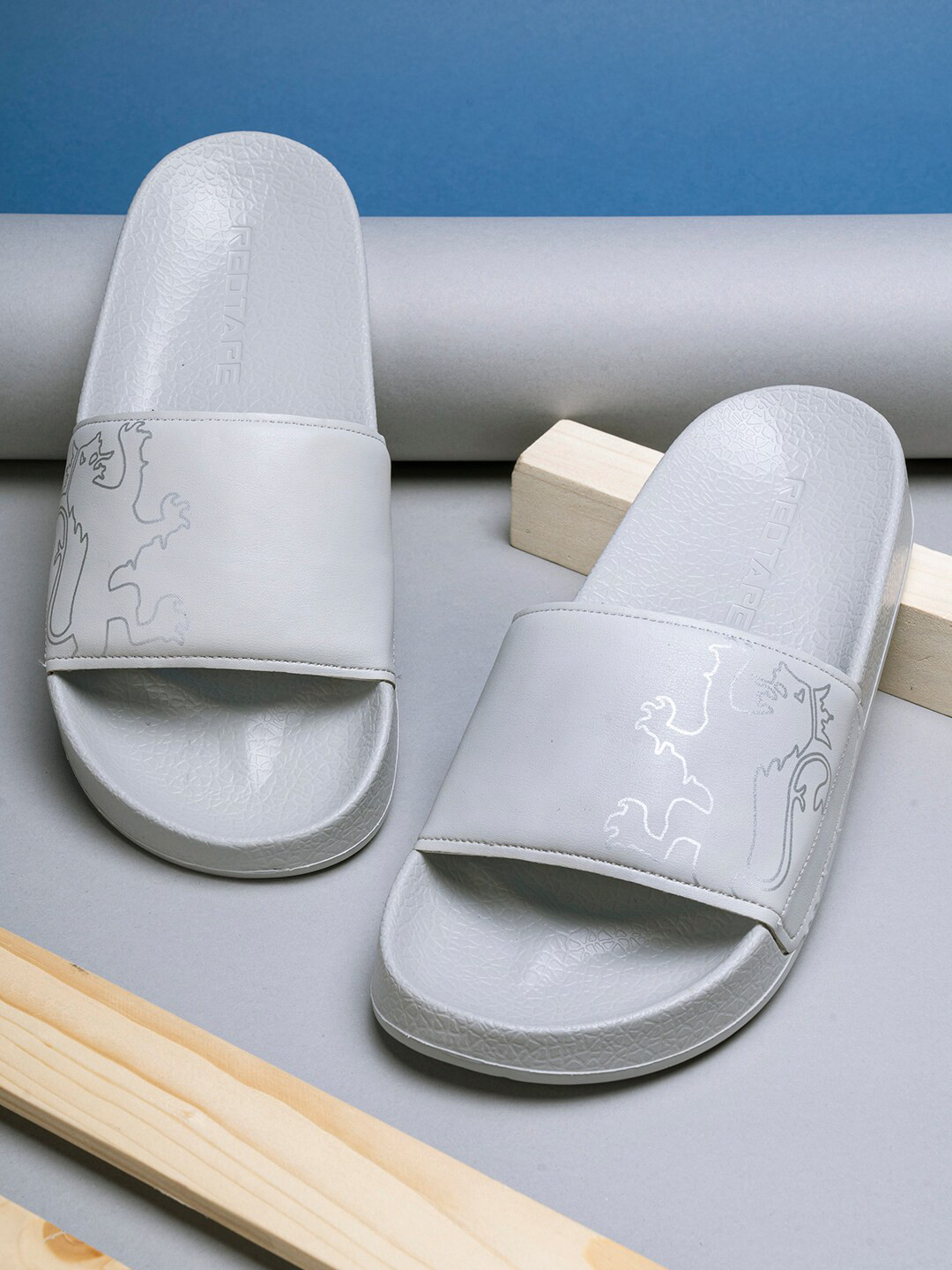 rockstud glittered rubber flip flop