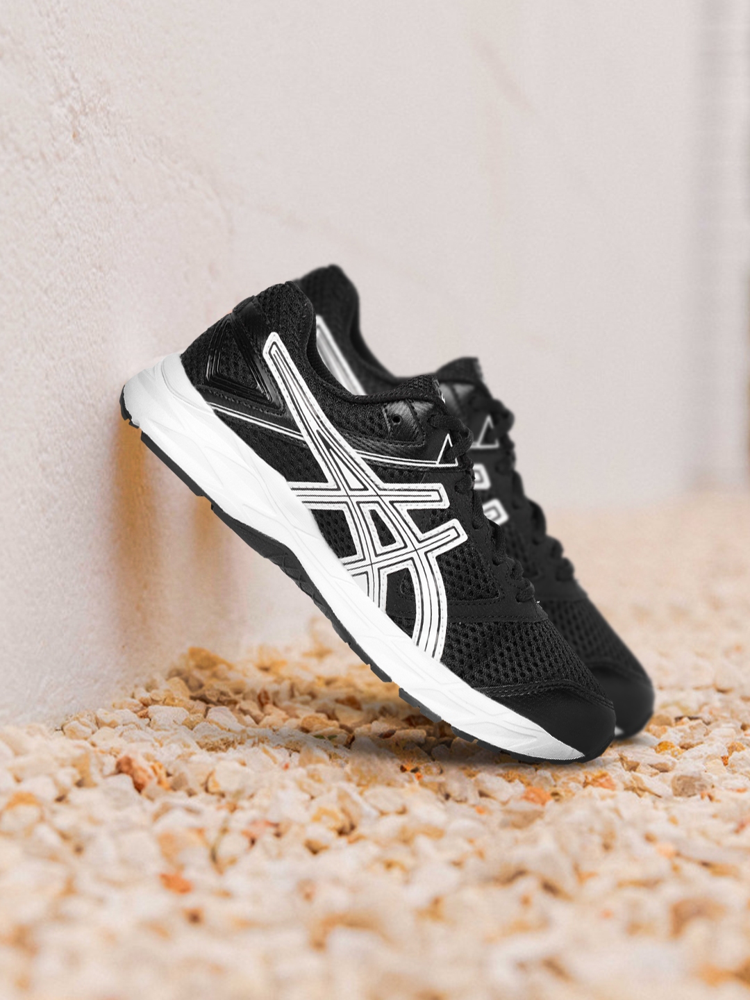 Buy ASICS Men Black & White Woven Design Gel Phoenix 7B Running Shoes ...